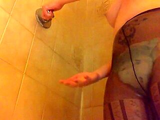Big diaper full of pee - A strange shower in pantyhose