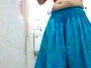 Indian wife takes nude selfie