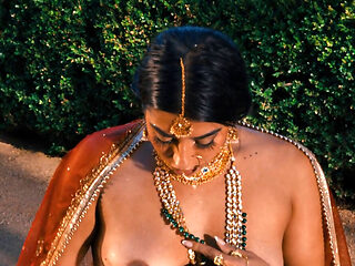 Dark Haired Indian Beauty Jerks Her Pussy By The Pool