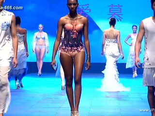 Chinese model in sexy lingerie show.20