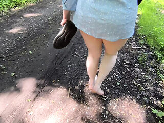 Bouncy Tits Outdoor Training: Public Vagina Slapping for World Record Domination