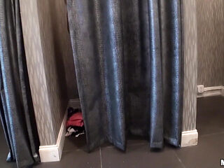 I Know That Girl - Katie King Gives Some Changing Room Head