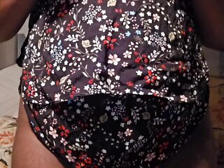 Striptease Shaking My Booty Squeezing Milking My Huge Boobs