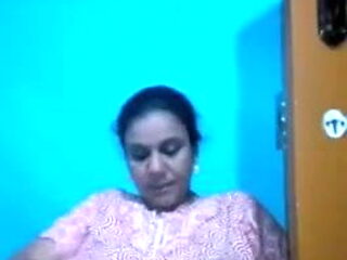 Hot desi Aunty boobshow n press