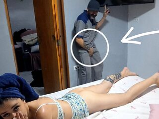 Amateur GF gives steamy blowjob to cable TV technician