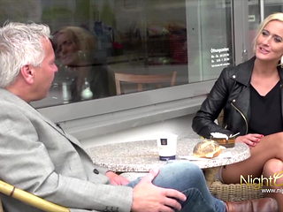 MILF Blondine fickt mit fremden!