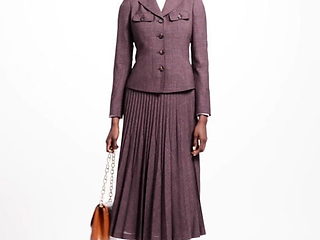 LADY WEARING NICE PLEATED SKIRT SUIT