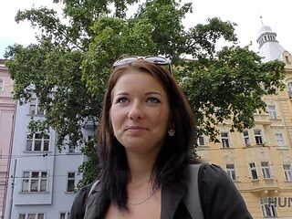 HUNT4K. Young couple needs money but slut isnt against of fucking