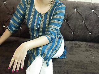 Tharki Aurat Makan Malkin Ne apne kirayedar ko chodne ka training deti hai