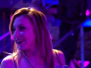 Bordier traps his co-pilot Jacobs - Jacquie et Michel TV