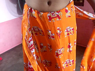 Desi Housewife Changing Saree While Being Watched by Bengali Maid Secretly