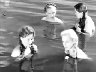 Tytot ja pojat samasta kylasta (1951)