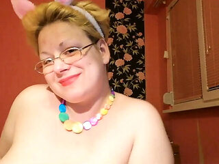 Huge Tits MILF Golden Shower Pissing Fetish Close-Up