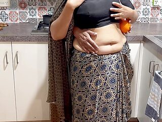 Best Erotic Seduction of Indian Couple - Saree Sex with Fruit - Food Fetish - Saree Strip