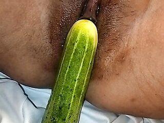 Bihari bhabhi kheera sa muth mare or chut sa Pani nekala