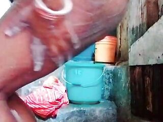 Indian housewife sapna take a mastrubation on bathroom