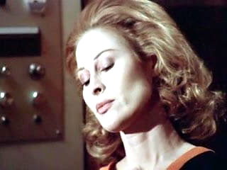 L'occhio dietro la parete (1977)