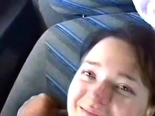 jolie jeunette baise en voiture