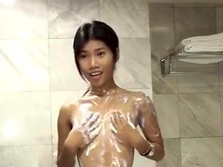 No tits Thai whore gets messy