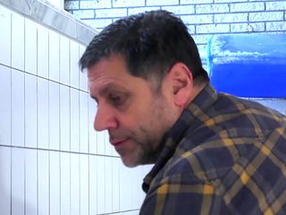 Grandpa Fucks Teen in the pool gives her thick facial