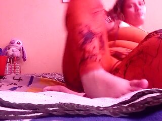 Sexy teen slut Sammie Rhodes gives herself a clit rub with her perfect body