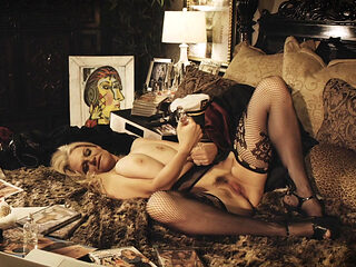 Cougar Kelly Madison solo fucks her body