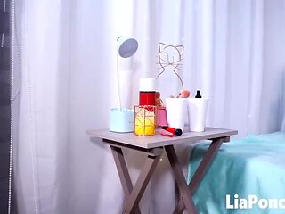 Gambling Lia's fingerfucking scene
