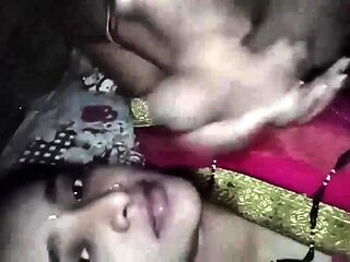 शालीन घरेलू बीवी ने