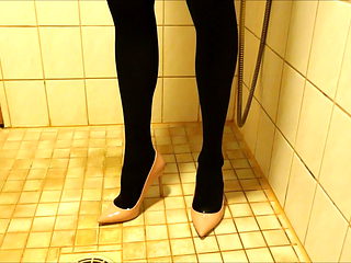 Pissing in pink stiletto high heels and nylons