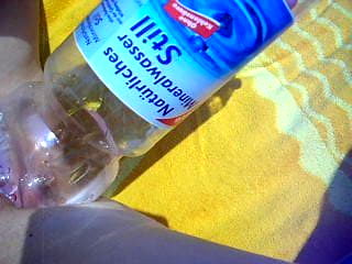 Eheschlampe - Stranger mit Flasche am See gefickt....