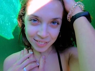 Russian couple in public during the holidays recording their sex...