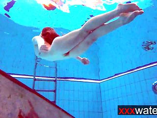 Bouncy booty underwater Katrin