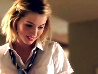 Ana de armas   lorenza izzo - knock knock 02