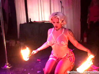 Bella Bathory - Burlesque Balloon Dance 
