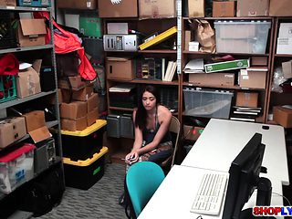 Shoplifter Avi Love got fucked in the office
