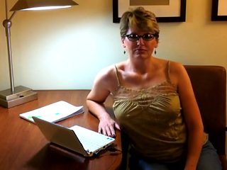 Huge cumshot on her glasses