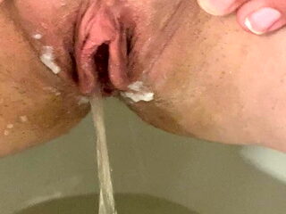 CREAMPIE PISS