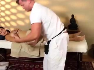 dang m&aacute t xa suong th&igrave chich lu&ocirc n