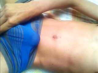 I get horny in my bed and give myself a massage with my boxe