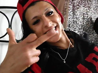 +++Solariumschlampe schleudert den Schwanz+++