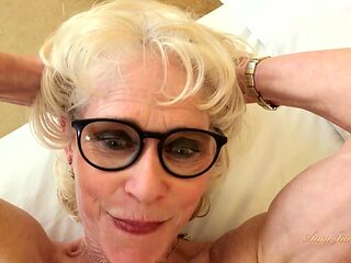 Granny Dee Lite hot porn video