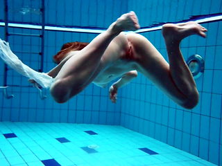 Blonde babe naked underwater Diana Zelenkina