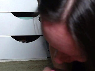 Giantess Queen Descends