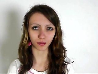 Czech kurva zeigt ihre fickloecher!