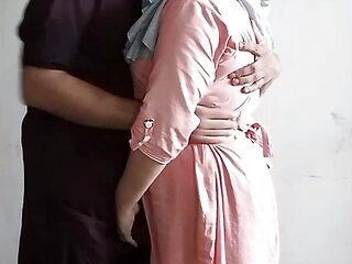 Desi indian married Aunty ki chudai hot Aunty ne Apne yar se chudwaya Muslim Hijabi desi Aunty