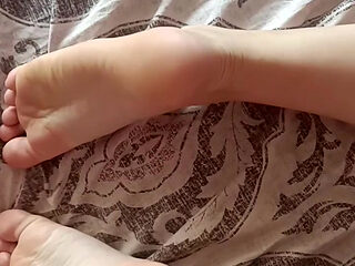 Homemade Videos Jerk Off And Cum On My Beautiful Legs