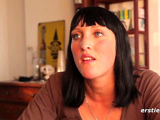 Die dominante Paula lasst sich von Minka verwohnen