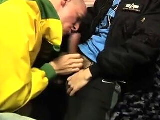 Fellation dans un bus