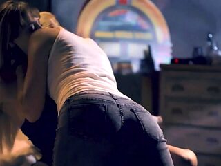 Lustful lezzies Cherie DeVille and Kenna James fuck hard