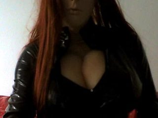 Rubia shows her huge tits in latex